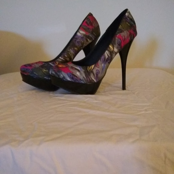 Shoes - Picture 3 of 4